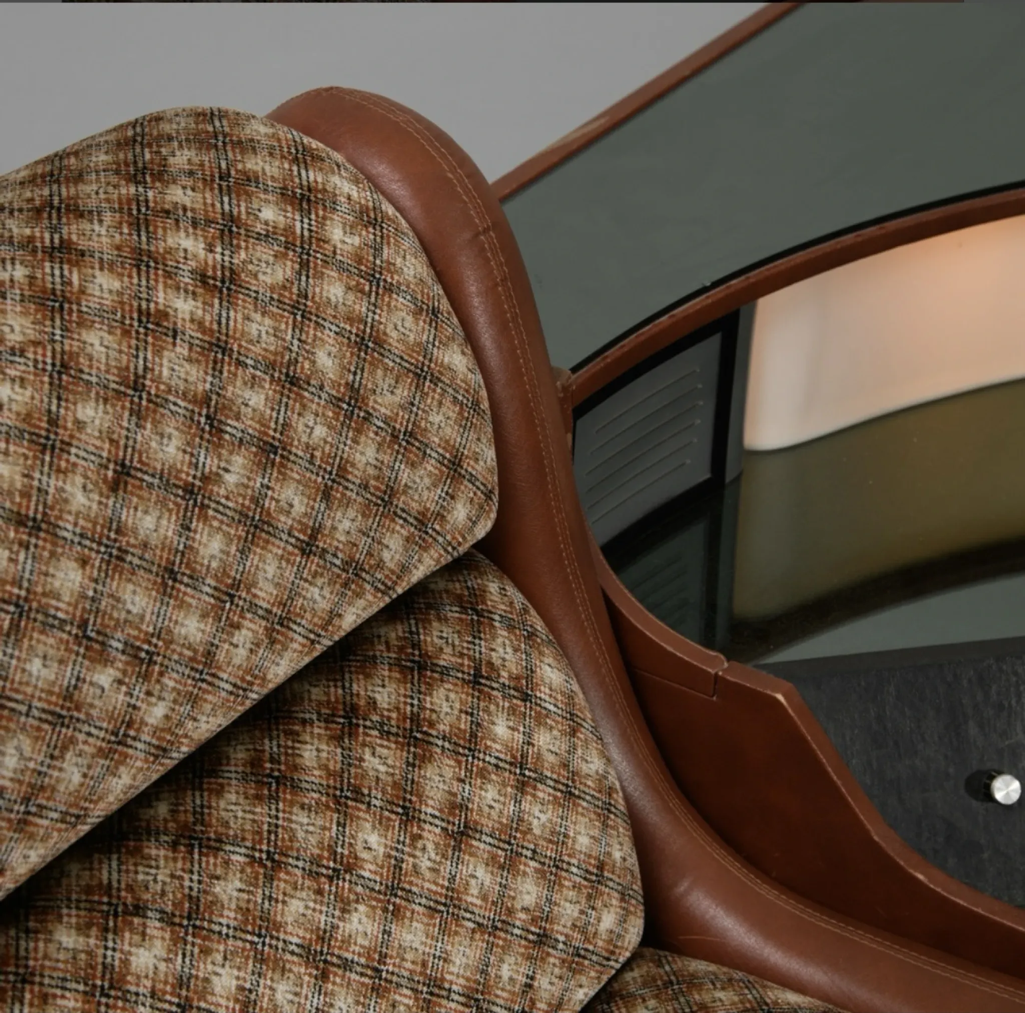 Modular Hi-Fi Retro Corner Sofa – 1970s (Space A)