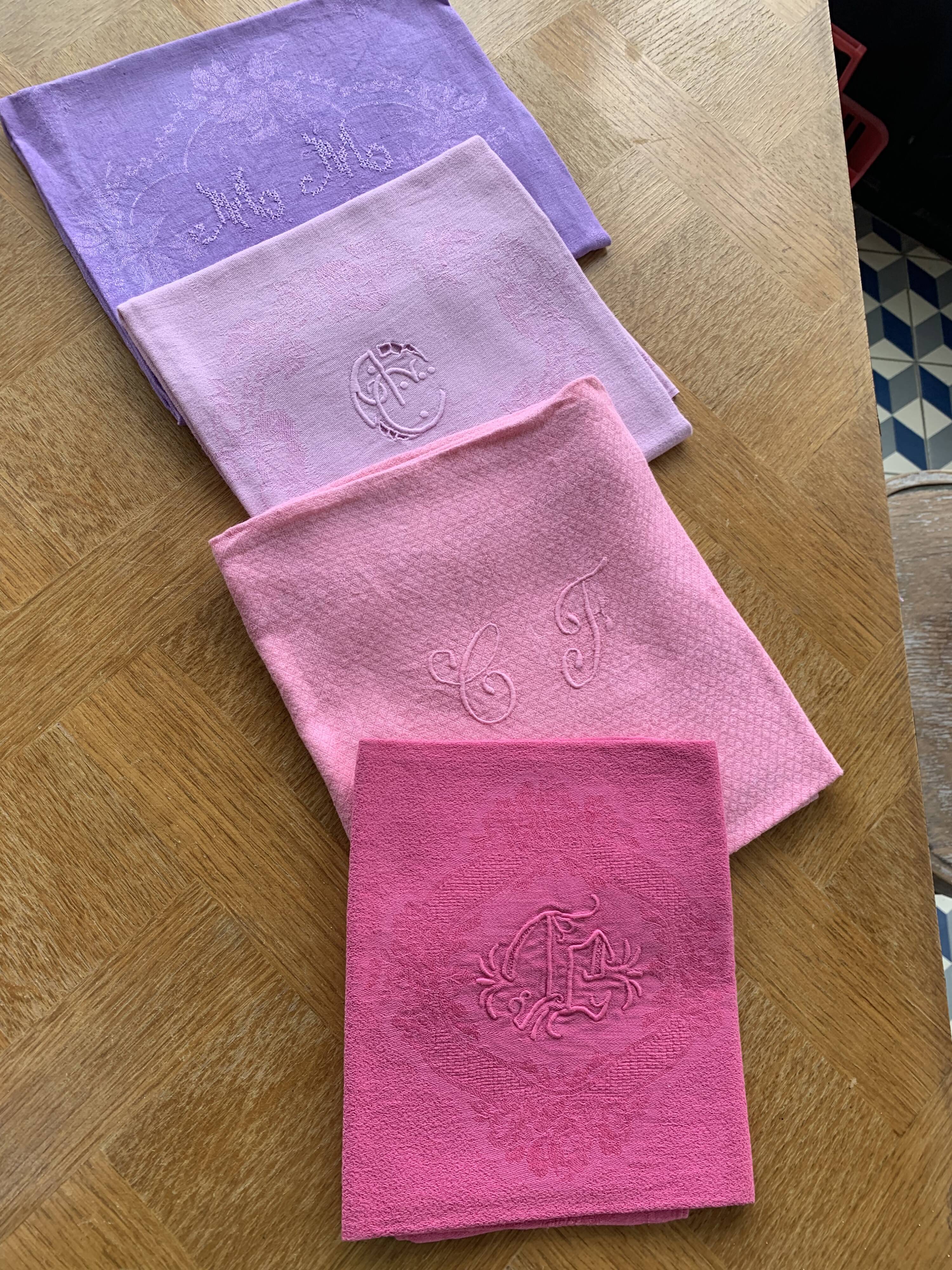 Set of 4 old towels in linen and damask cotton, monogram shades of roses