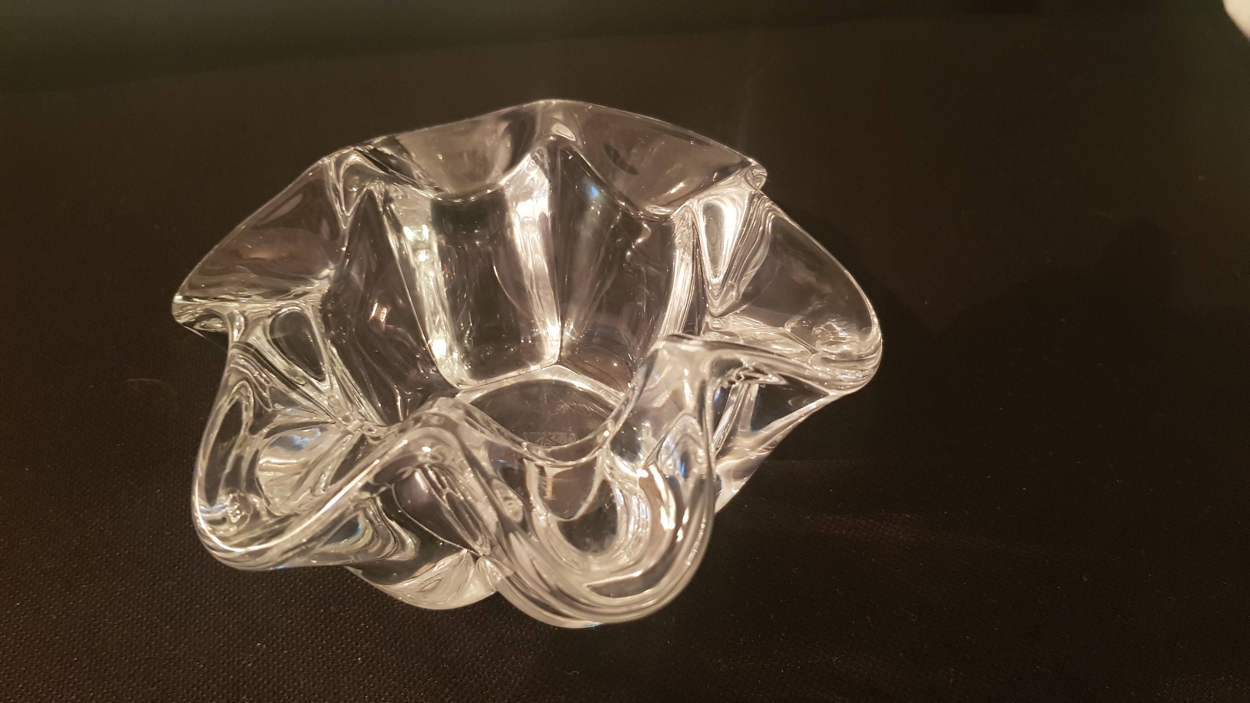 Corolla-shaped ashtray and pocket tray, Vannes Le Chatel crystal.