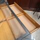 Ancien comptoir vitrine d’angle de maroquinier