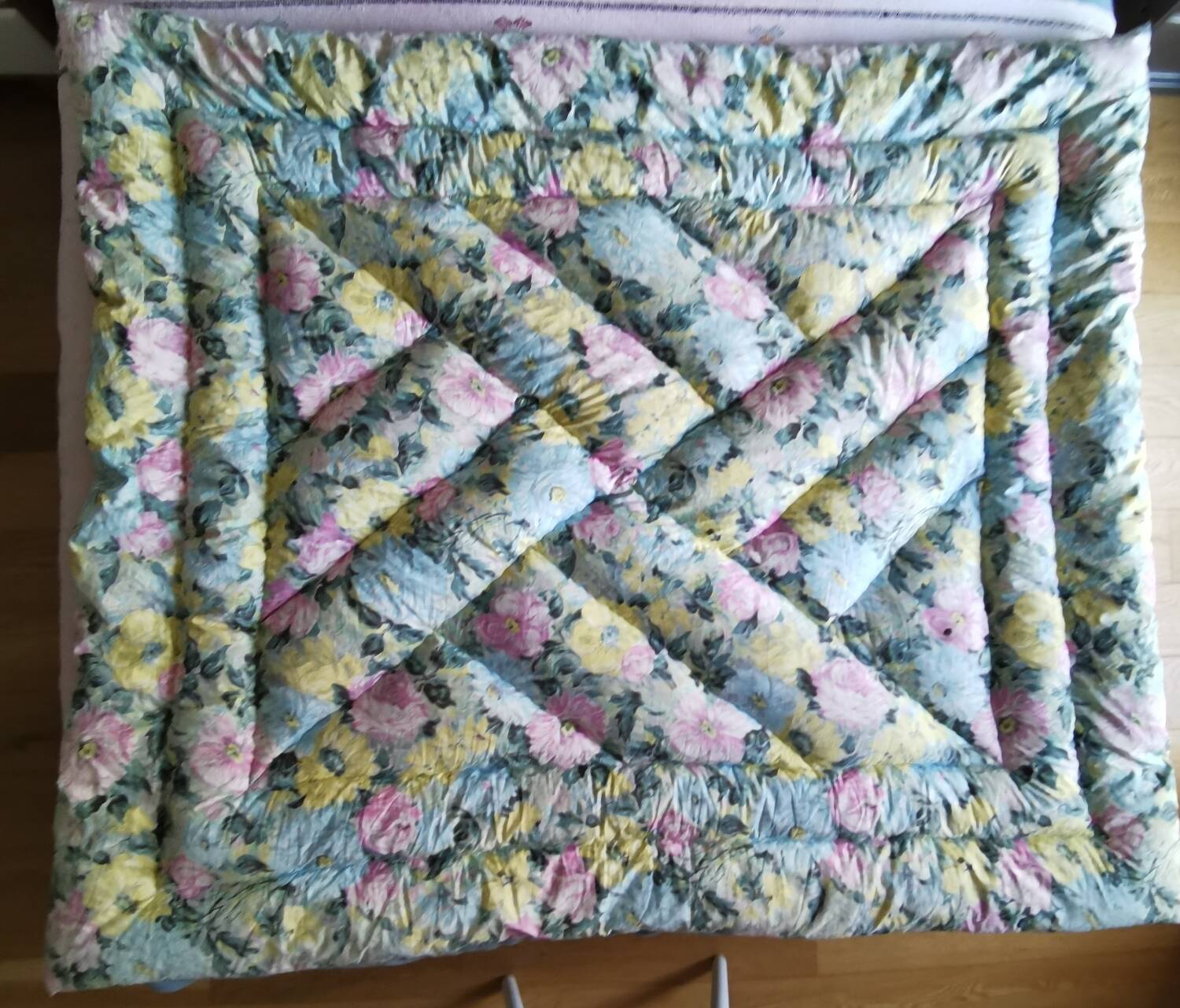 Feather quilt