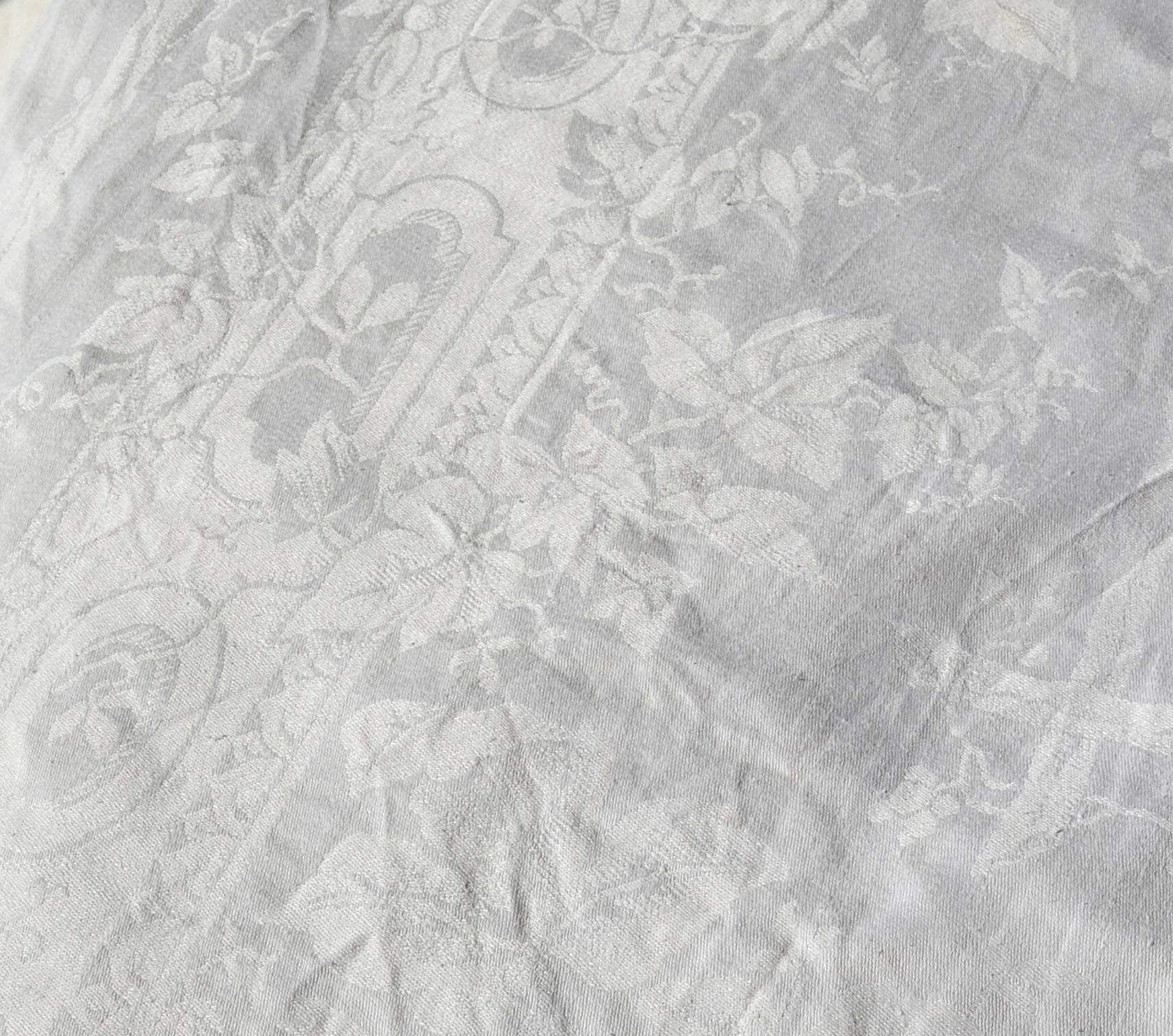 Old tablecloth & 5 linen damask napkins