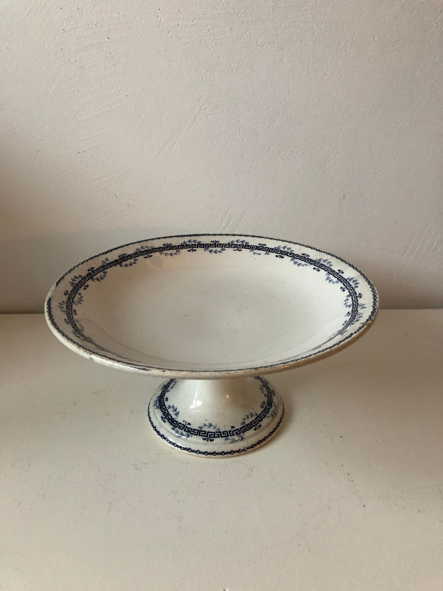 Dish porcelain of Gien