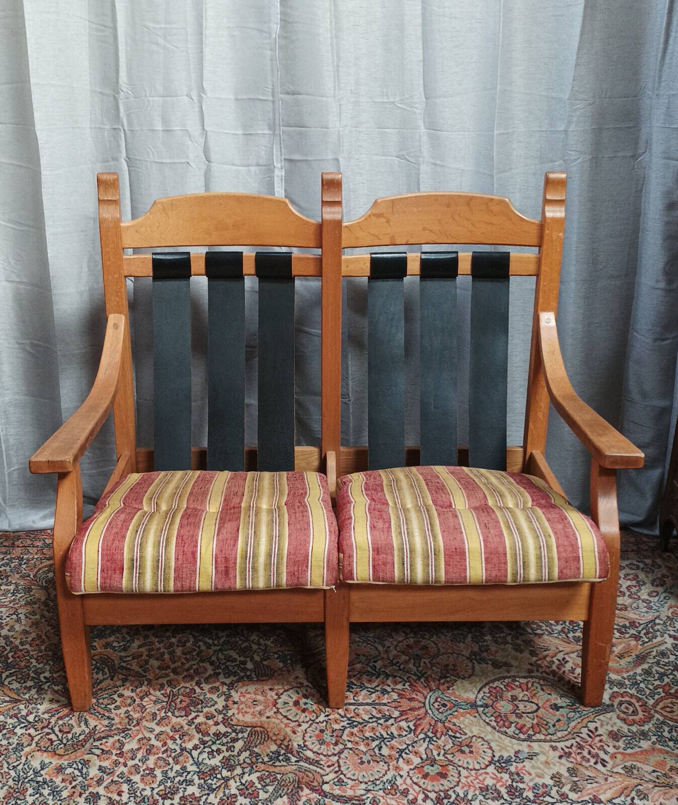 Banquette vintage 2 places et repose-pieds en chêne