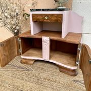 Chevet style Art Déco en bois peint en rose poudré
