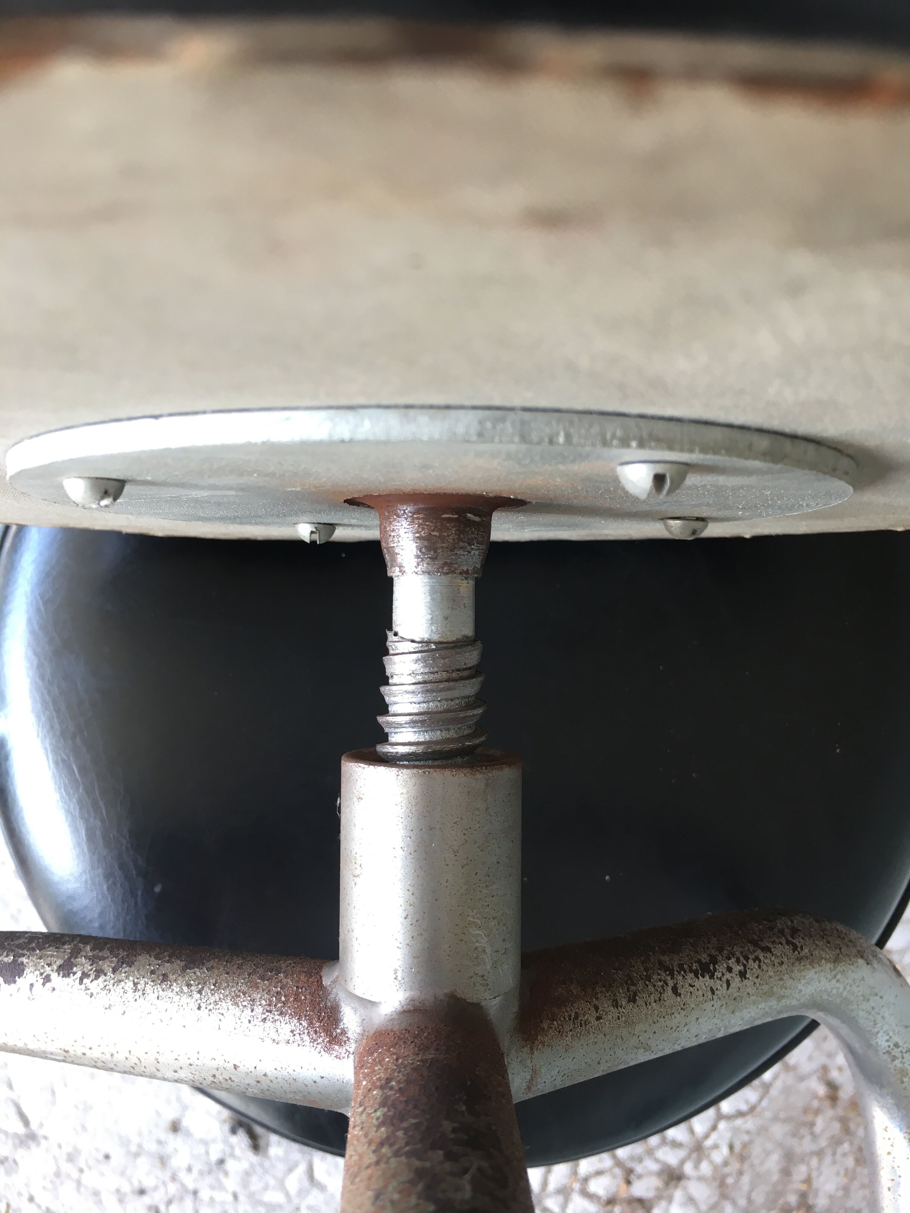 Stool in skaï and stainless steel