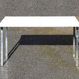 Coffee table that transforms into a dining table