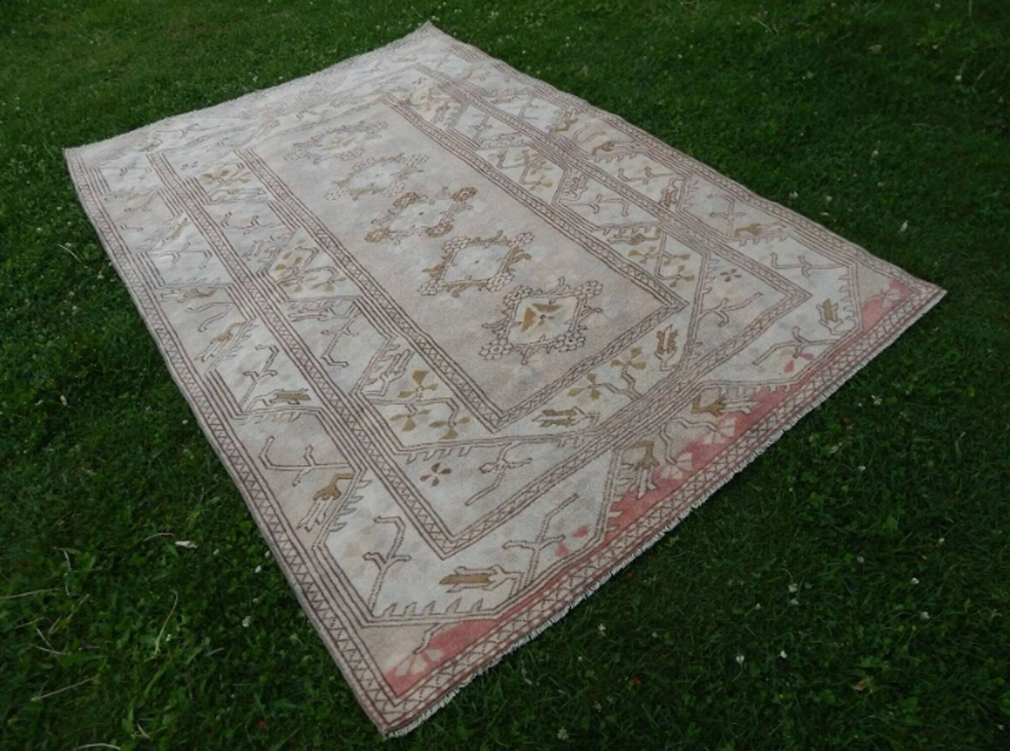 Vintage handmade Turkish rug 160x229 cm