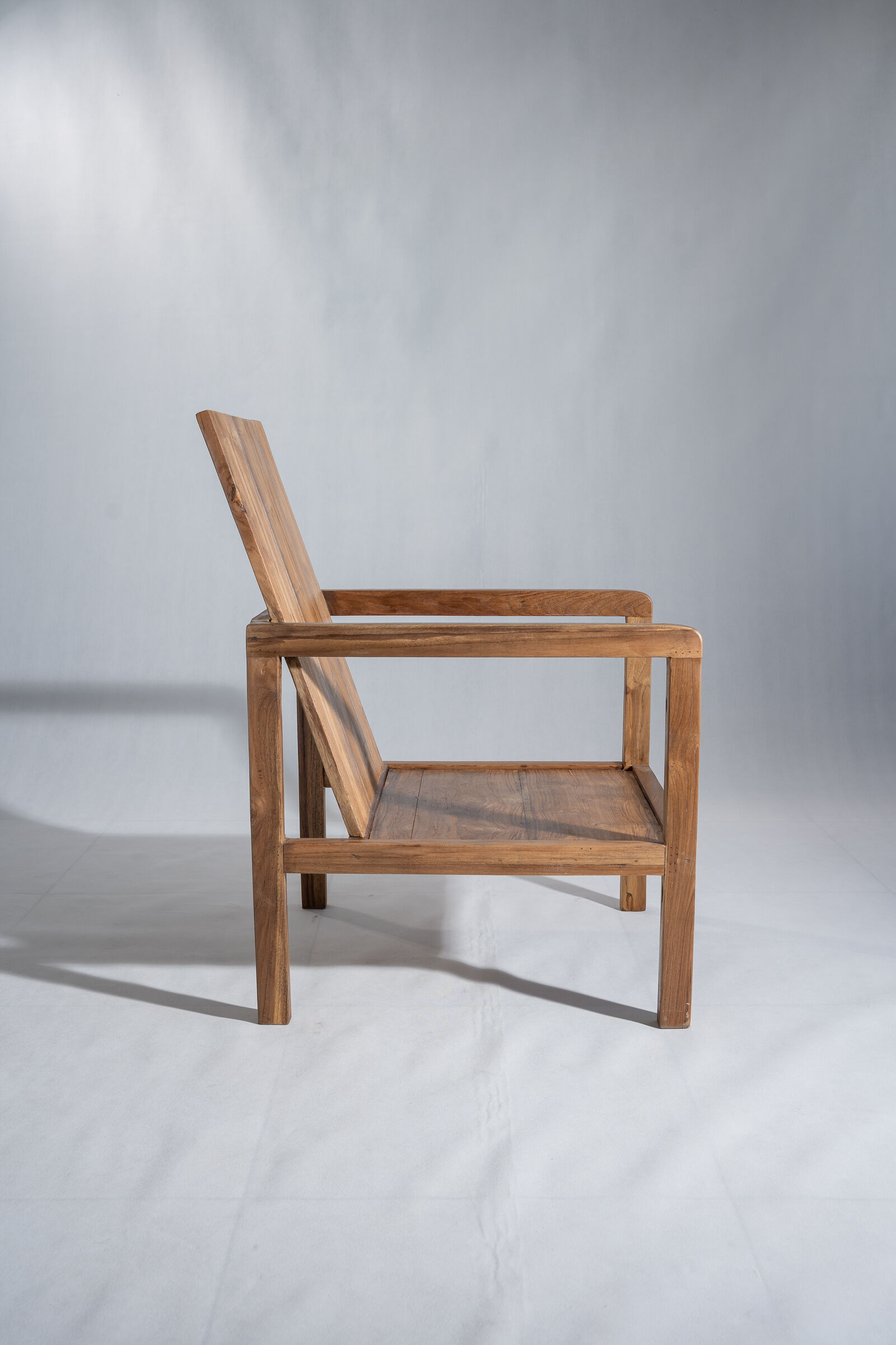 Armchair in natural wood (teak) minimalist design