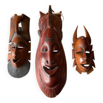3 masques africains en bois sculpté