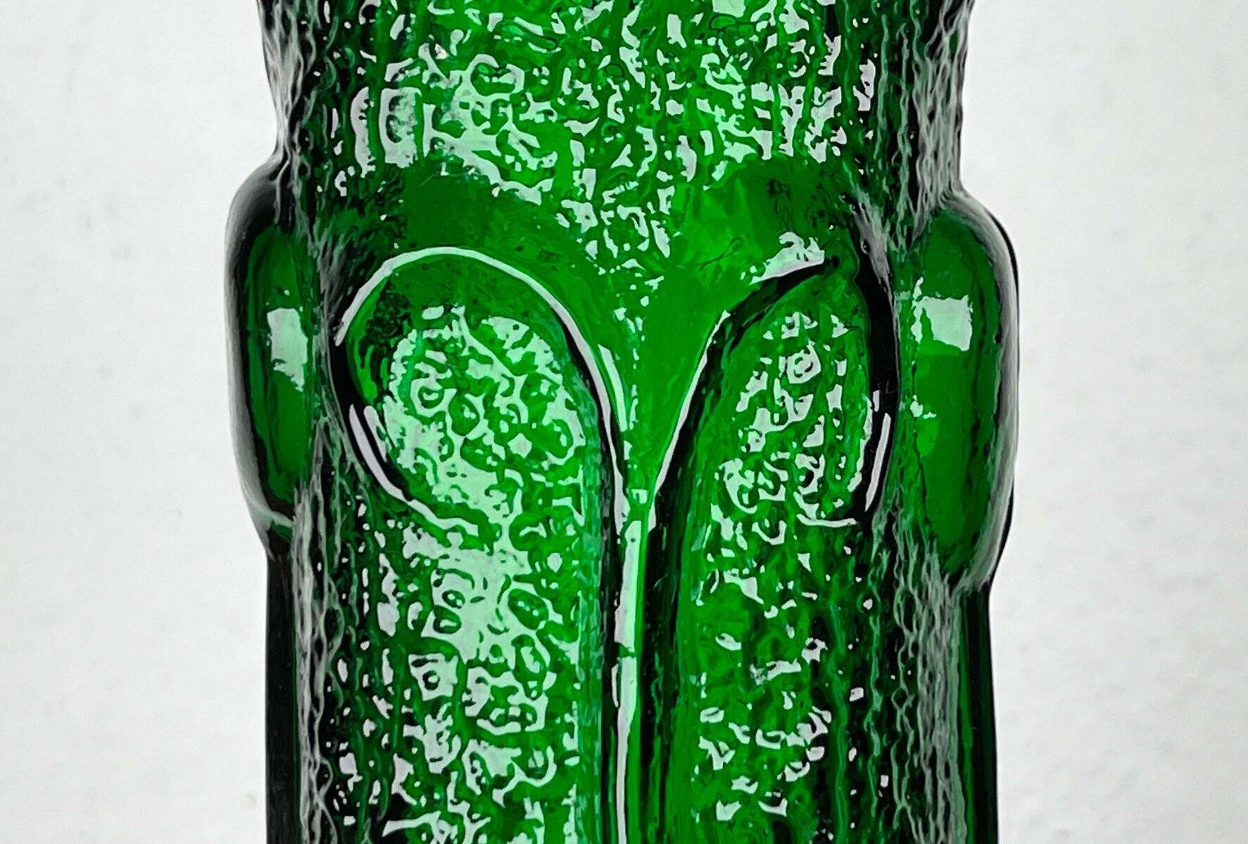 Mid-century modern green Italian glass vase by Wayne Husted for Stelvia, 1970s.