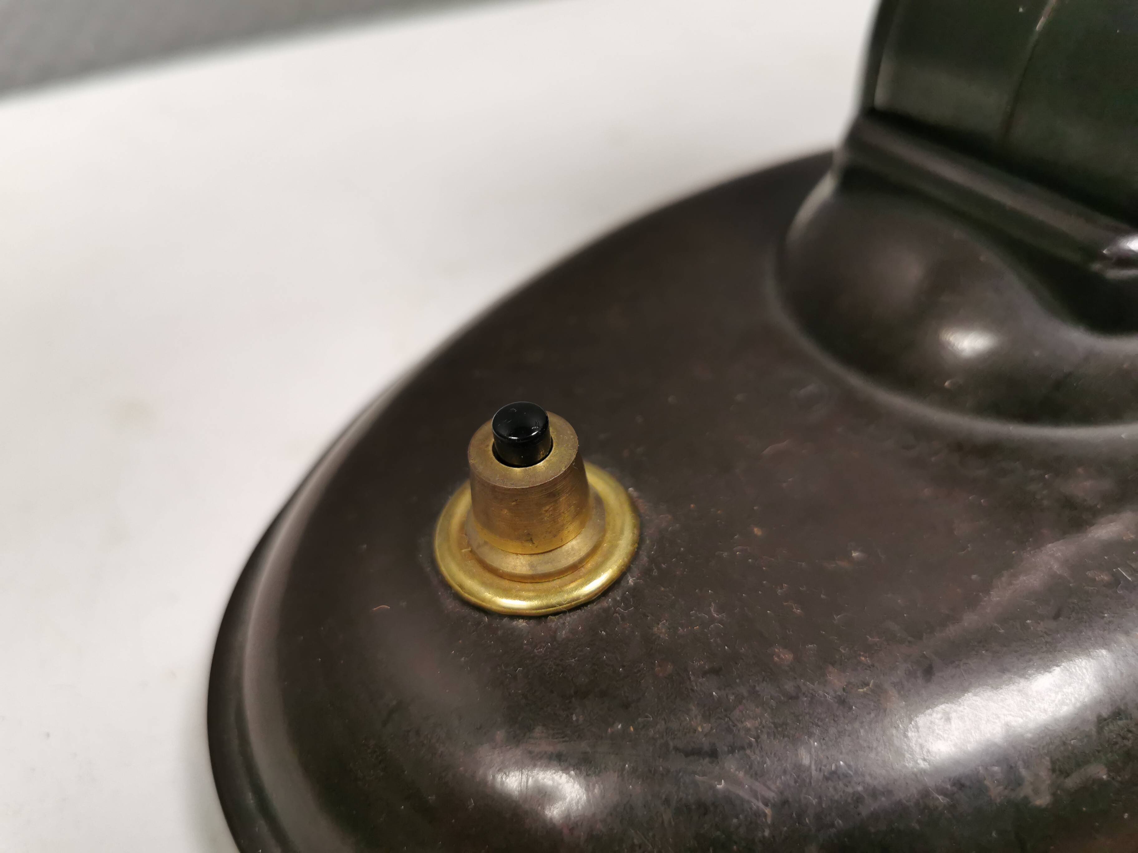 Lampe de table en bakélite type 11126 conçue par Eric Kirkman Cole dans les années 1930