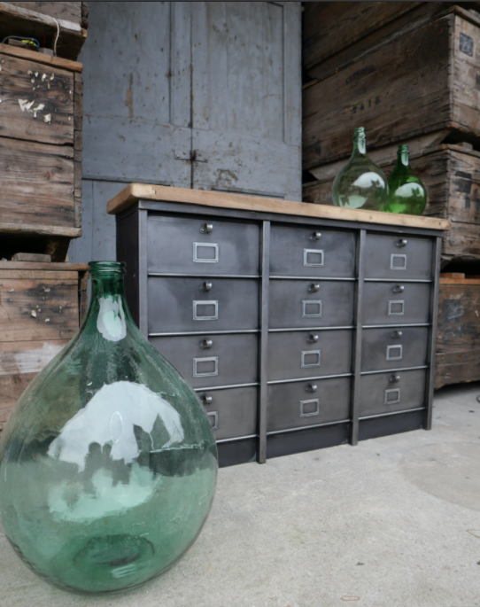 Strafor locker storage unit