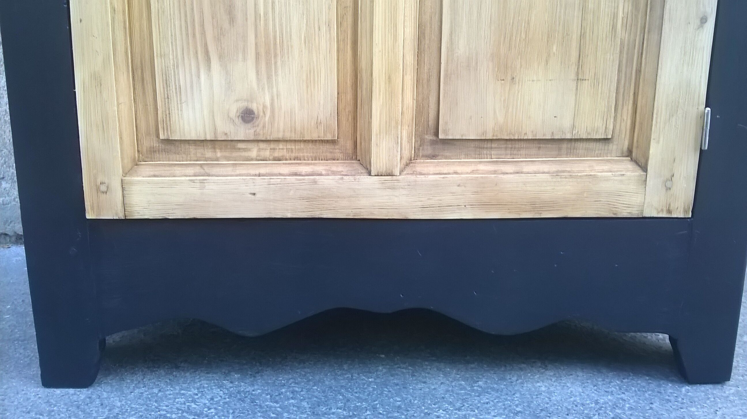 Cabinet patina black and green