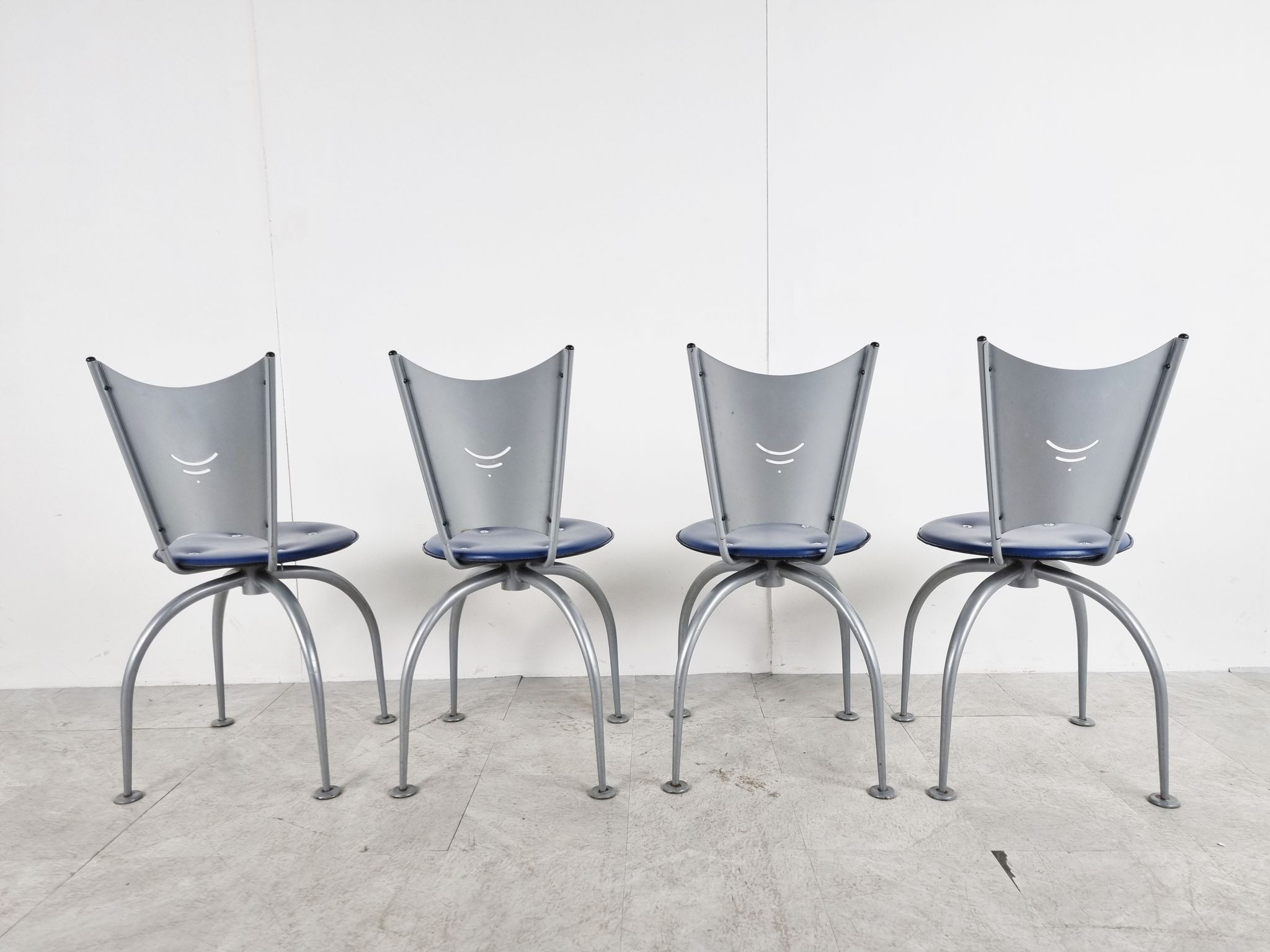 Chaises de salle à manger en métal post-modernes, années 1990