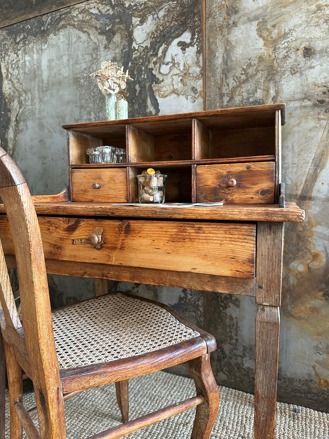 Old office belle du jour