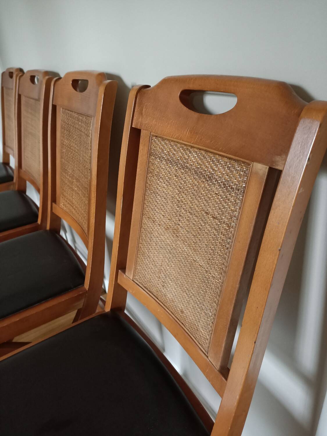 Set of 4 wood and leather chairs