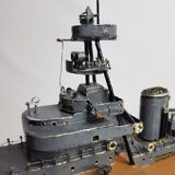 Maquette de navire de guerre croiseur "Emile Bertin" en métal peint 90 cm avec socle