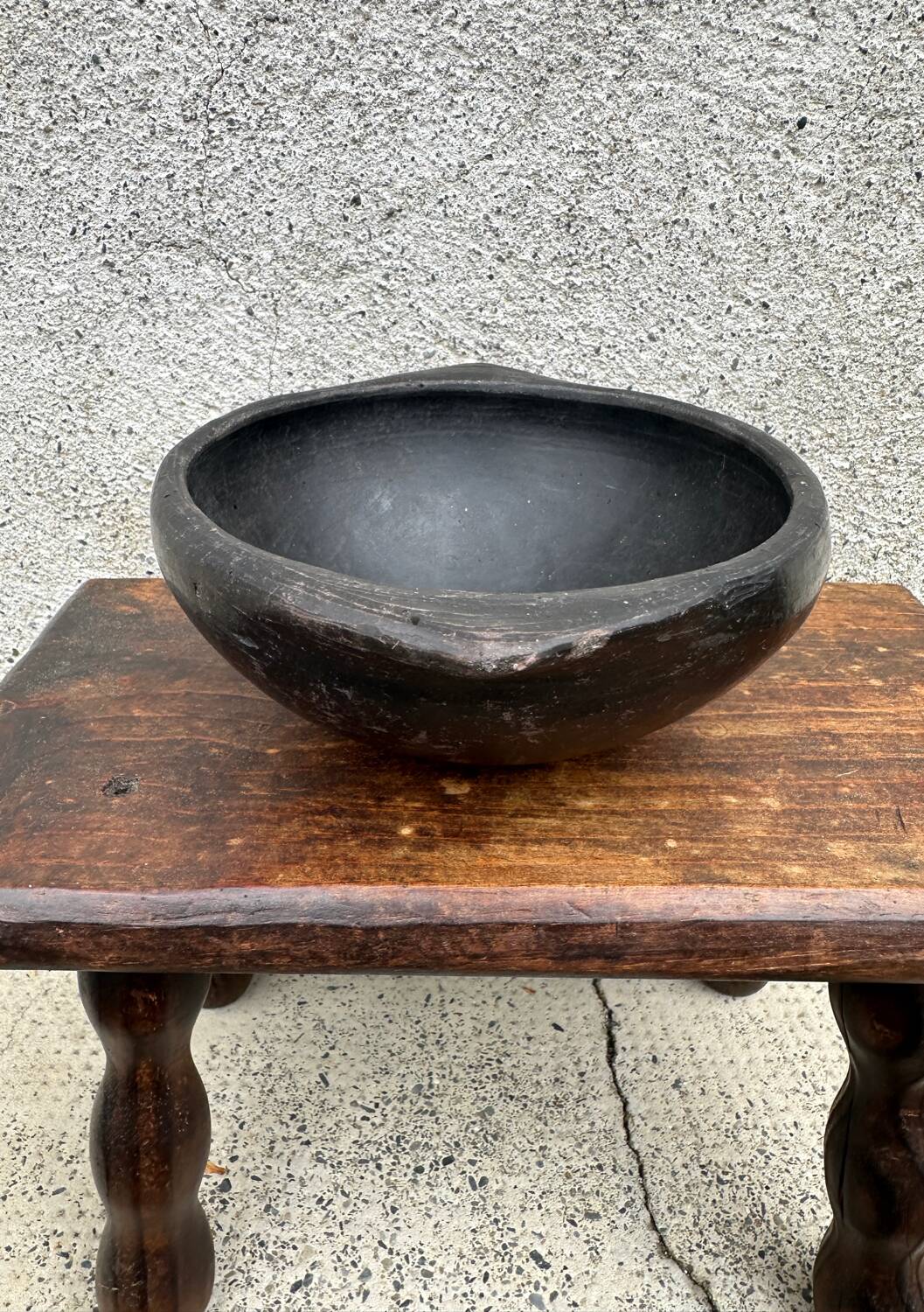 Ancient bowl, Colombian ceramic pottery La Chamba.