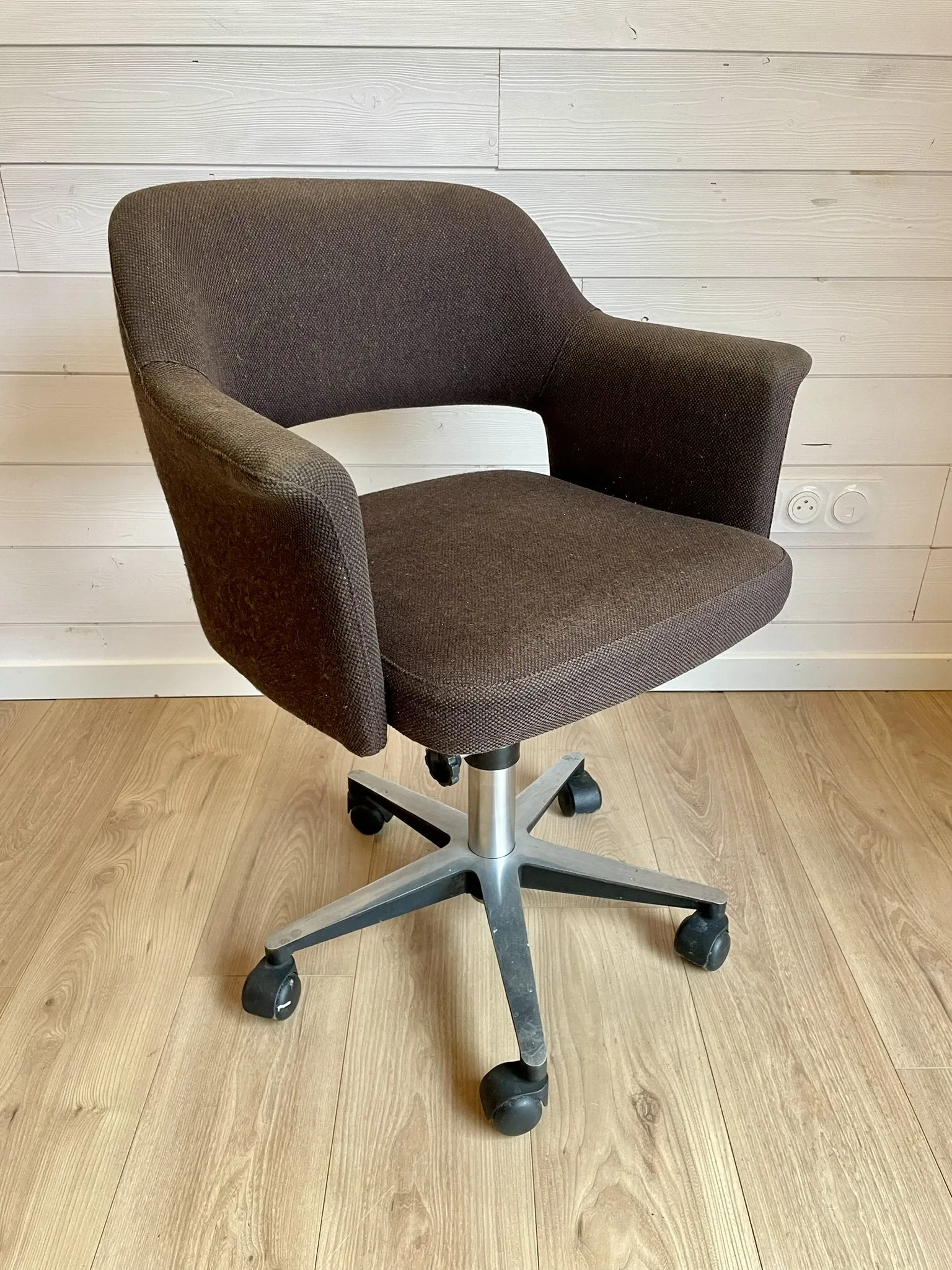 Vintage Mid-Century brown office chair with wheels from the 1970s.