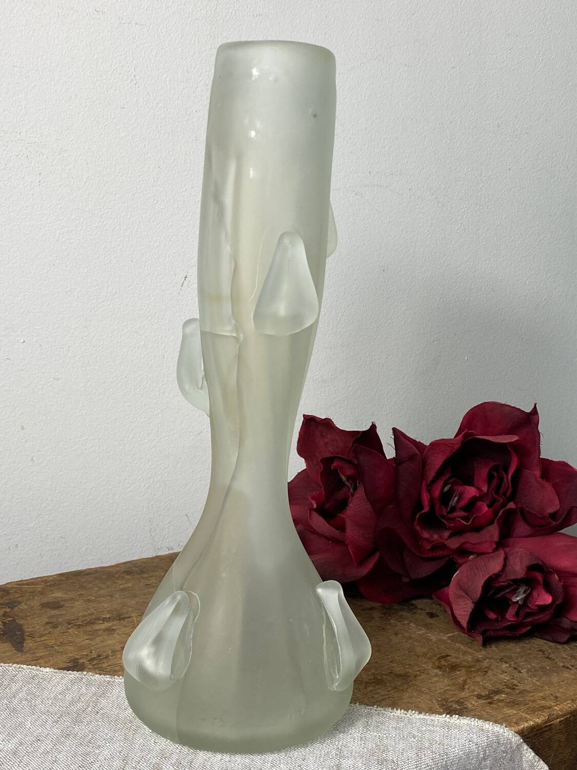 Vase in opaque glass paste