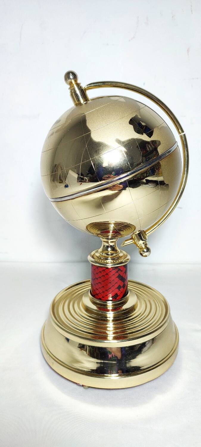 Cigarrera musical. España, 1970s.