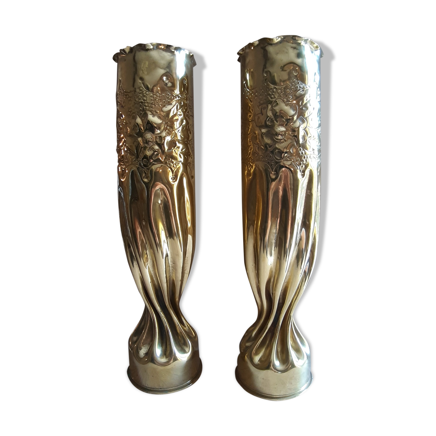 Pair of vases with floral decoration Art Nouveau in brass