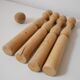 Lot de 4 quilles en bois avec une boule