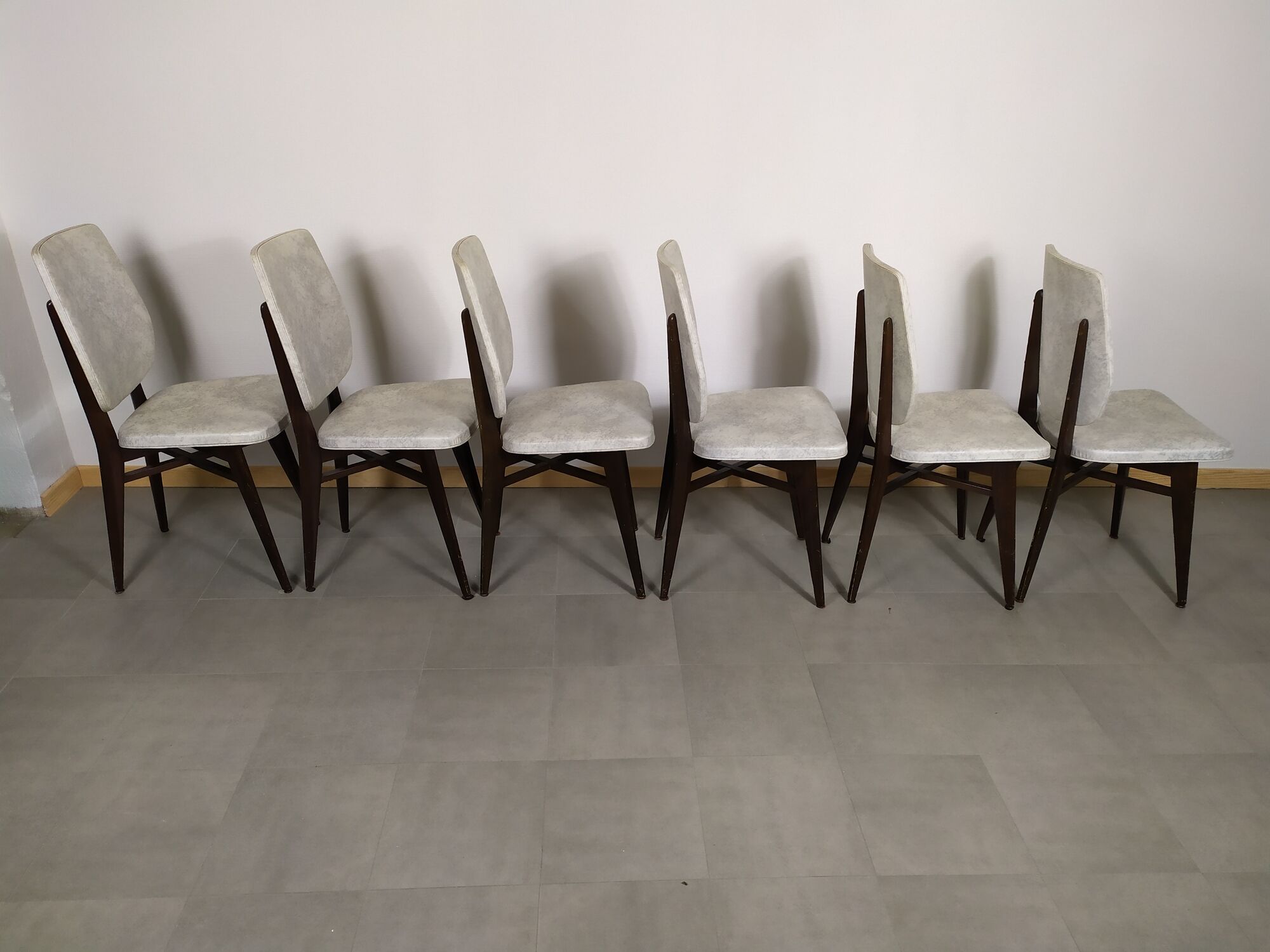 suite of 6 wooden chair and marbled grey white skai