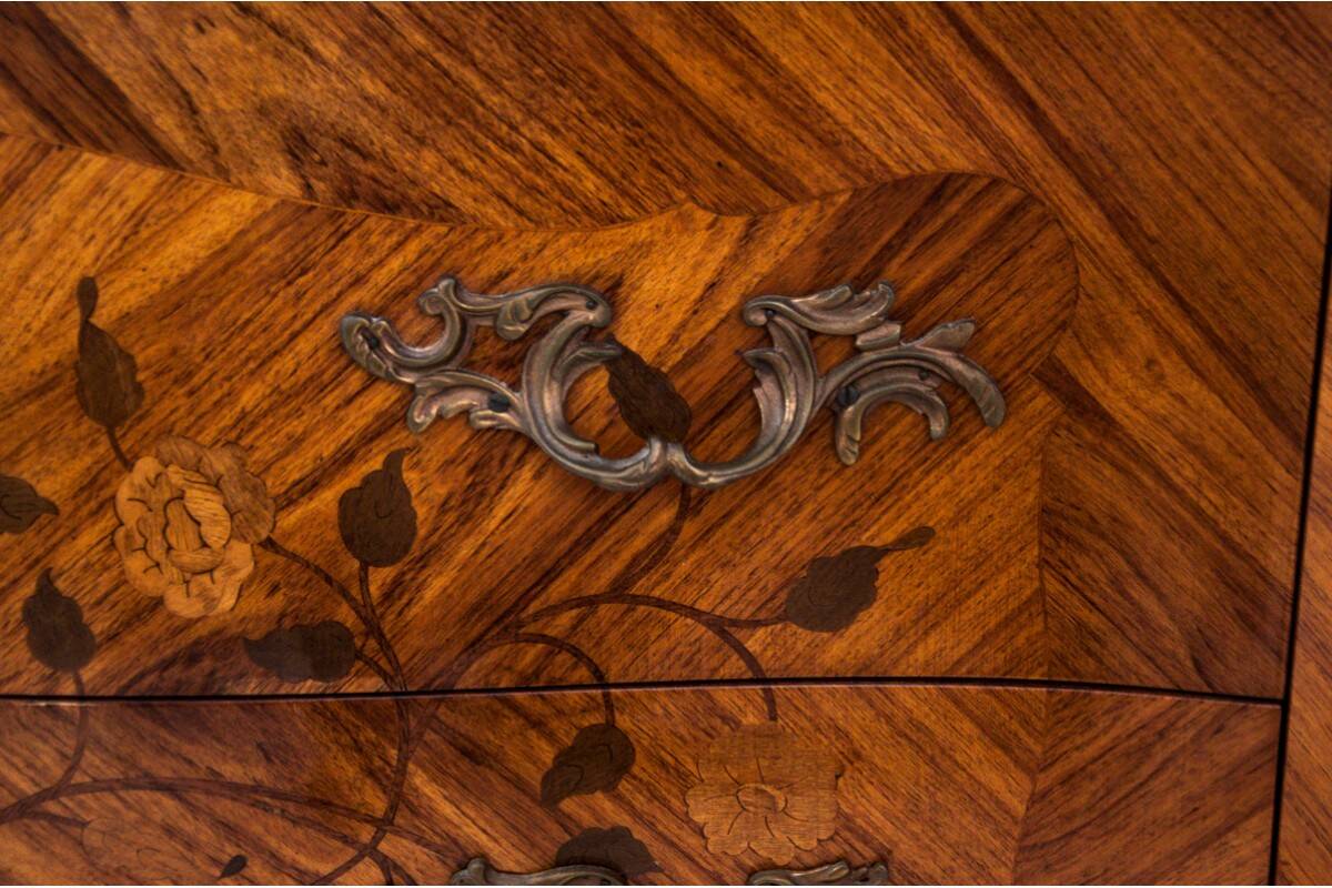 Commode avec intarsia et dessus de marbre, France, vers 1880.