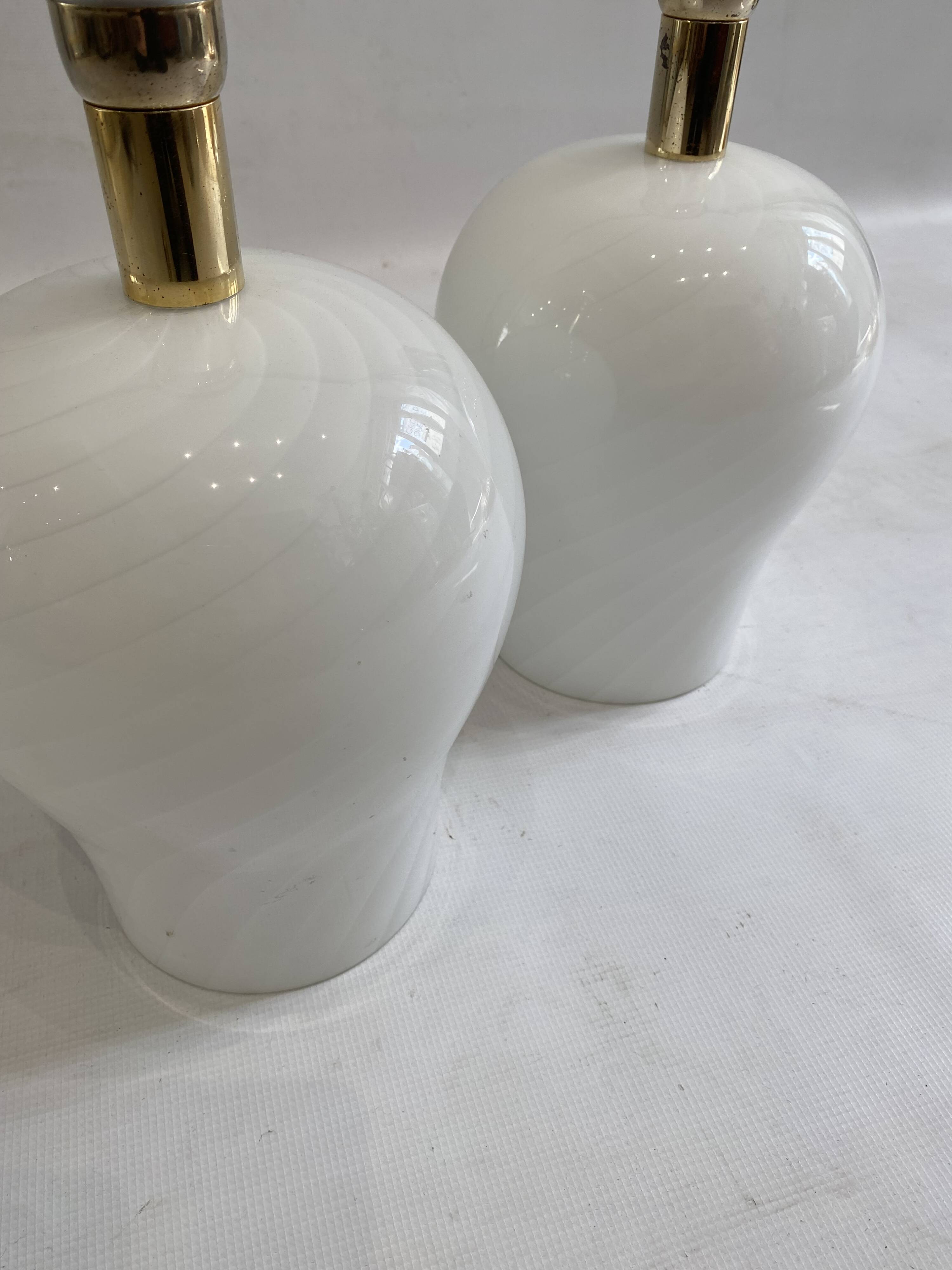 White Swirl Murano Glass Table Lamps 1970s Hollywood Regency Minimalism bed