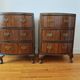 Paire de petites commodes anglaises style Queen Anne – années 1950