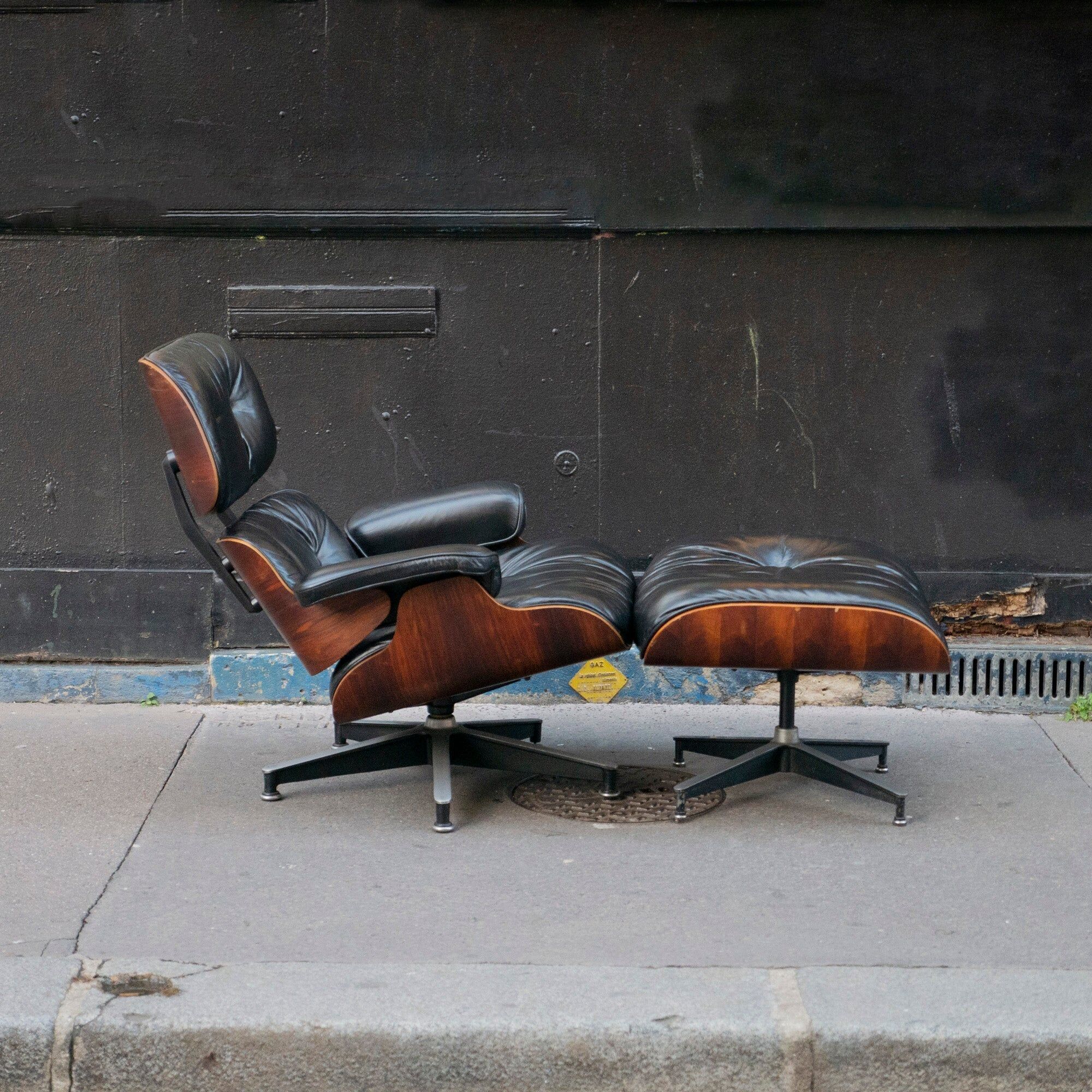 Lounge Chair and ottoman armchair by Charles & Ray Eames - Herman Miller 1976