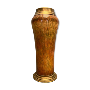 Vase en porcelaine signée