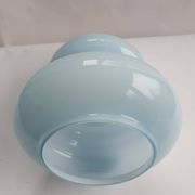 Suspension baladeuse en verre opalin bleu vintage