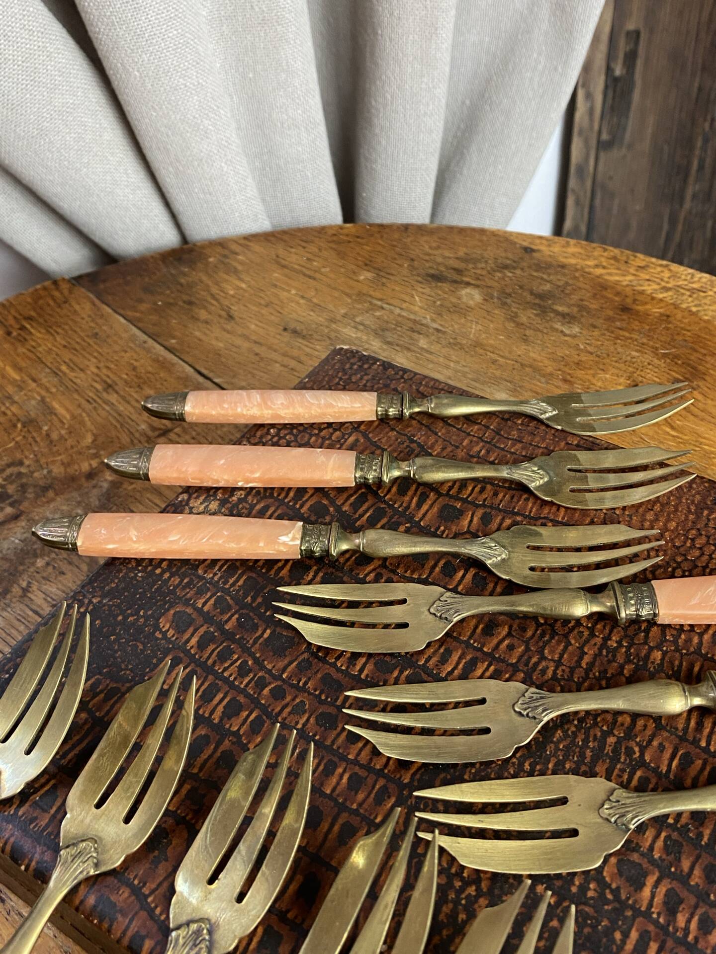 Dessert forks in brass and Bakelite in their case.