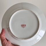 Assiette chinoise en porcelaine signée