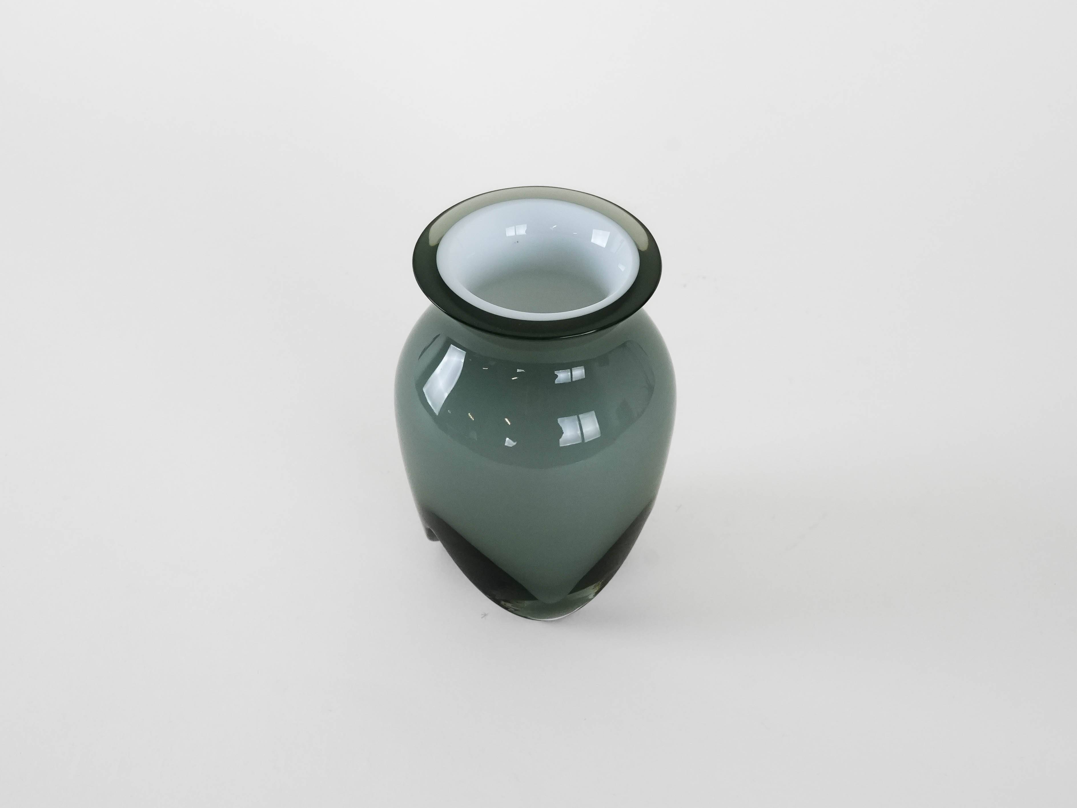 Vase en verre, design danois, années 2000, fabricant : Rosendahl, designer : Lin Ut
