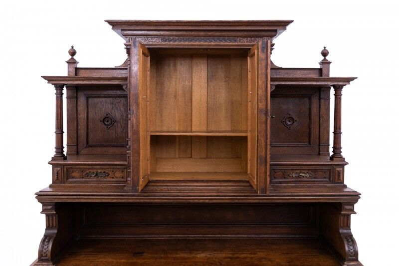 Bureau de style Renaissance antique, France, vers 1880.