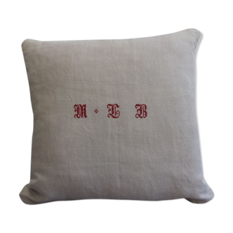 Monogrammed linen cushion