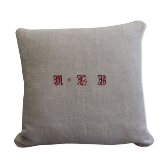 Coussin en lin monogrammé