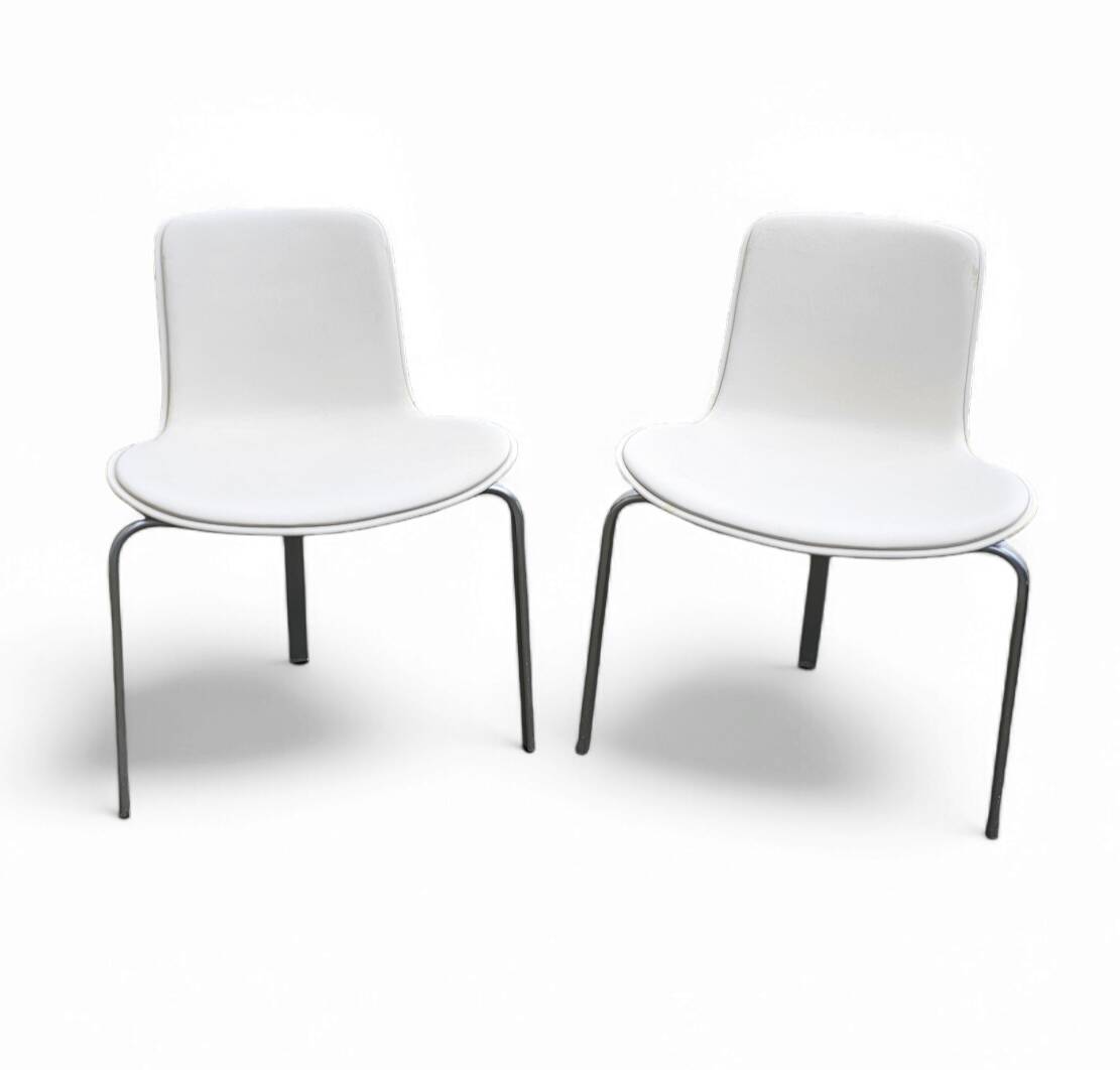 Designed by Poul Kjærholm / 1978/2007  White shell / white leather