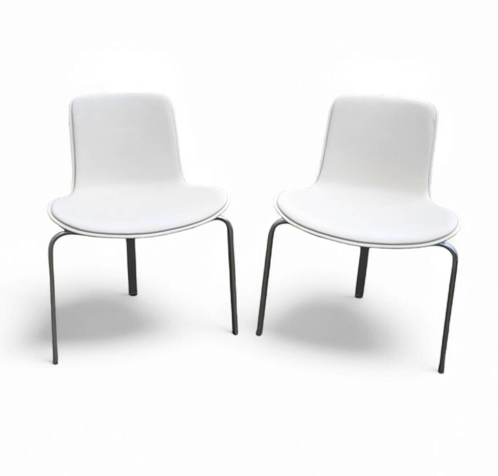 Conçu par Poul Kjærholm / 1978/2007 Coque blanche / cuir blanc