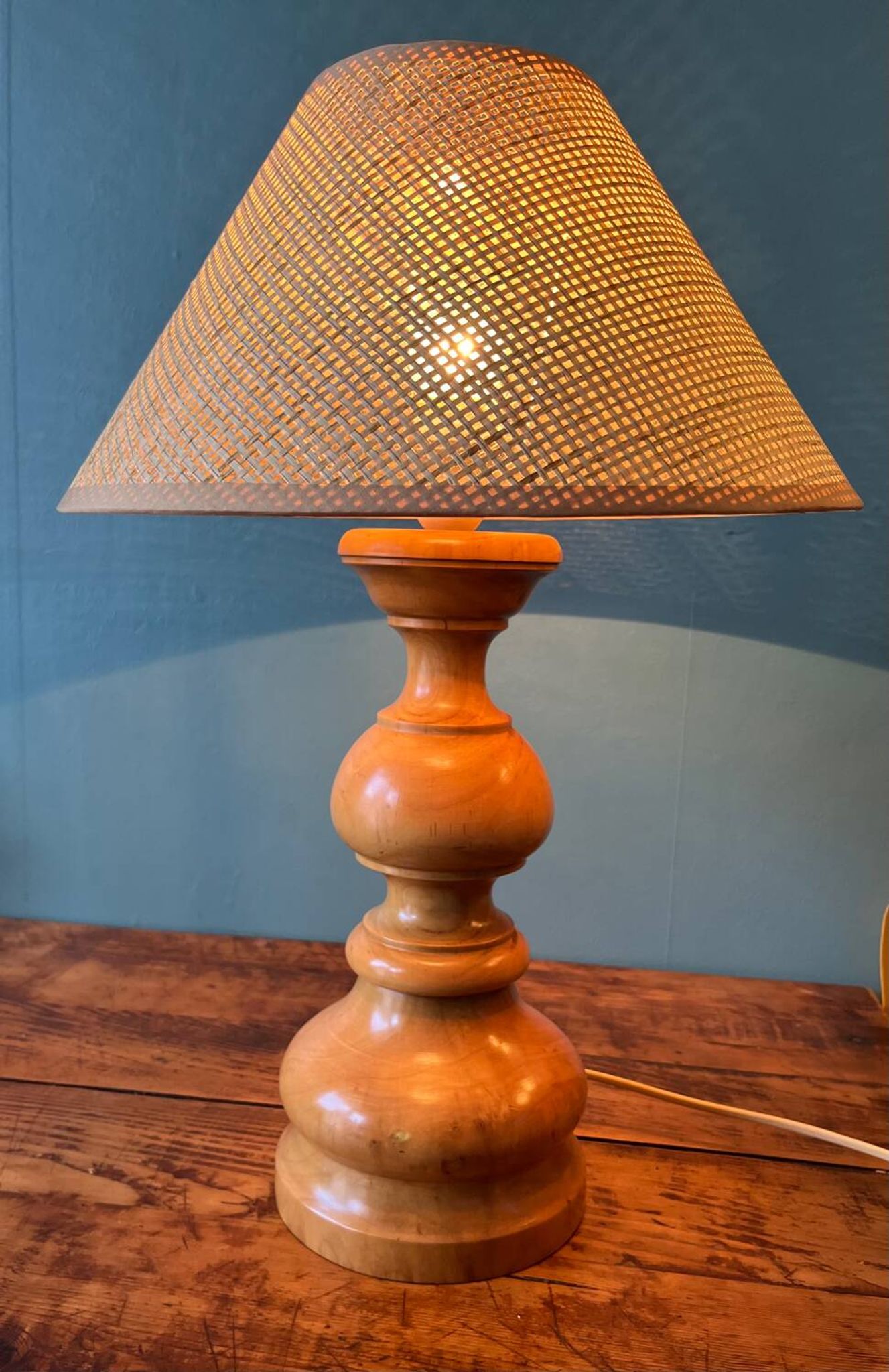 Lampe à poser en bois massif tourné