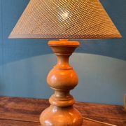 Lampe à poser en bois massif tourné