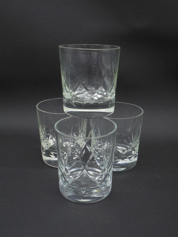 Series of 4 whiskey cups