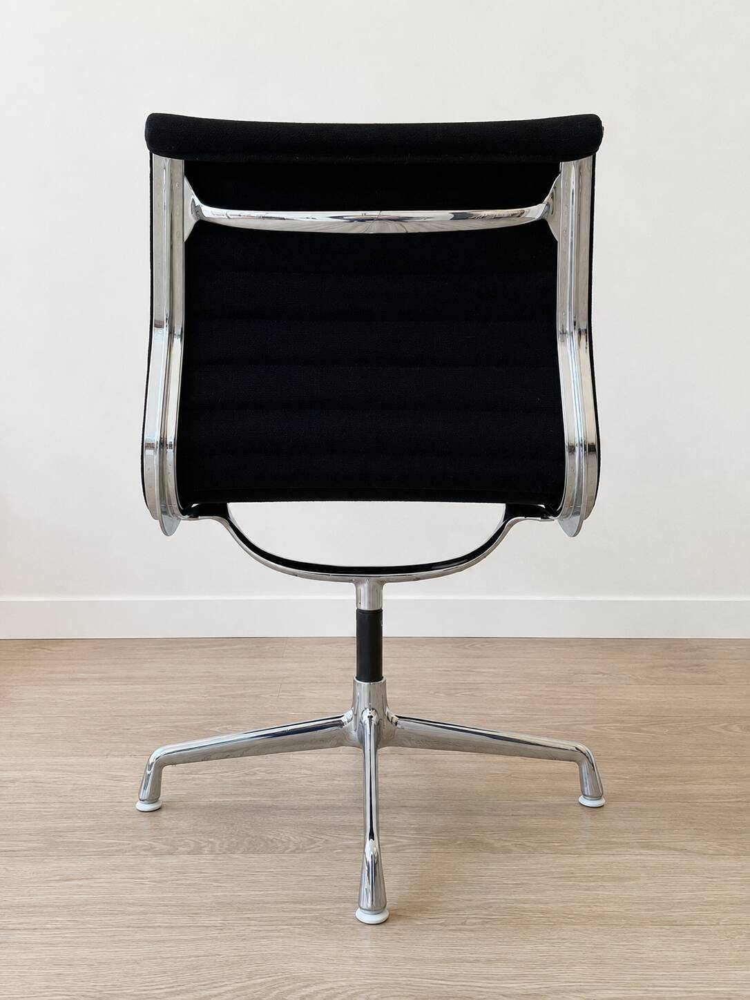 Chaise pivotante Vitra EA 108 – Charles & Ray Eames – Hopsak noir