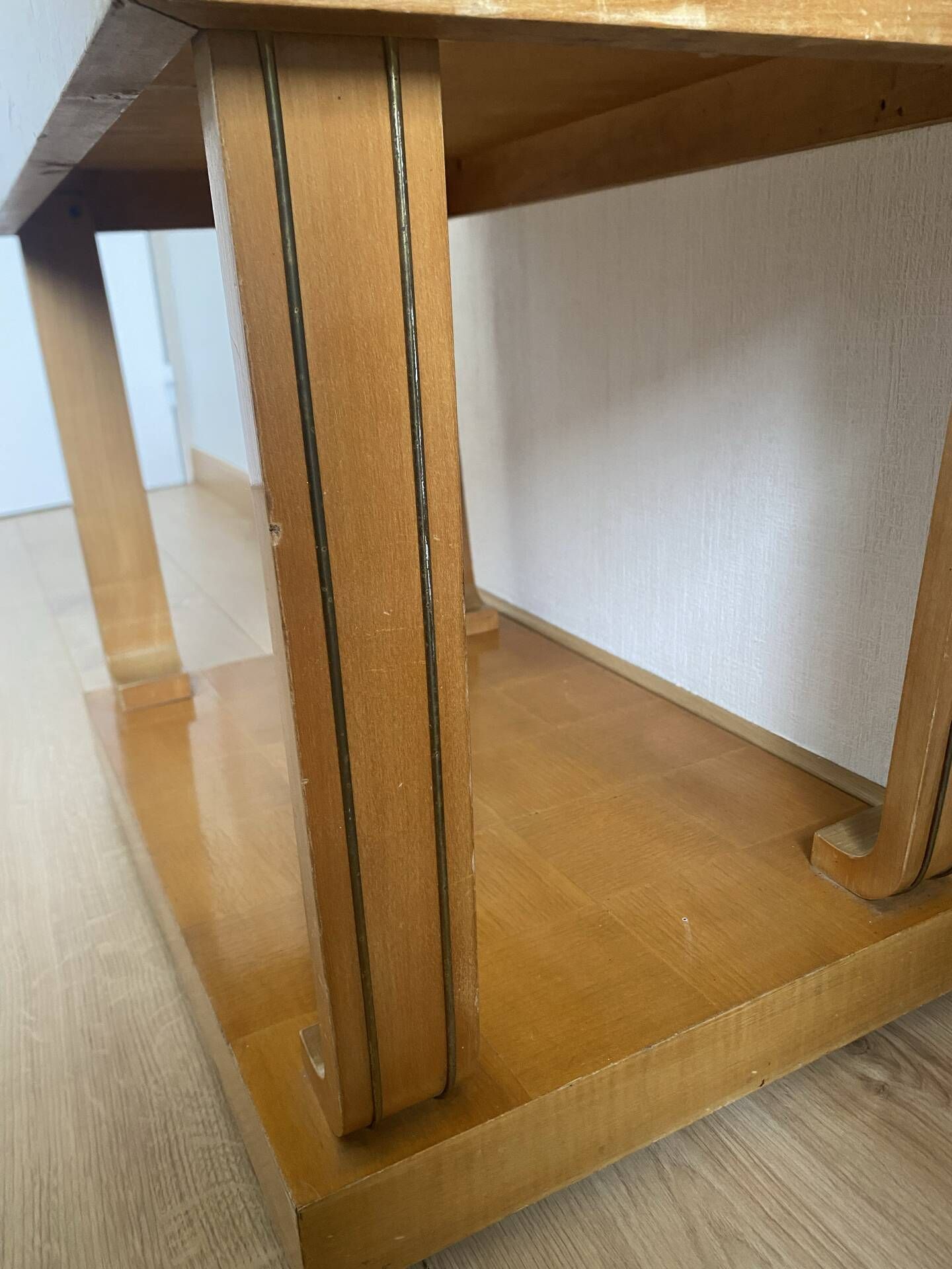 Table d’appoint Art déco à deux plateaux, placage damier et filets de