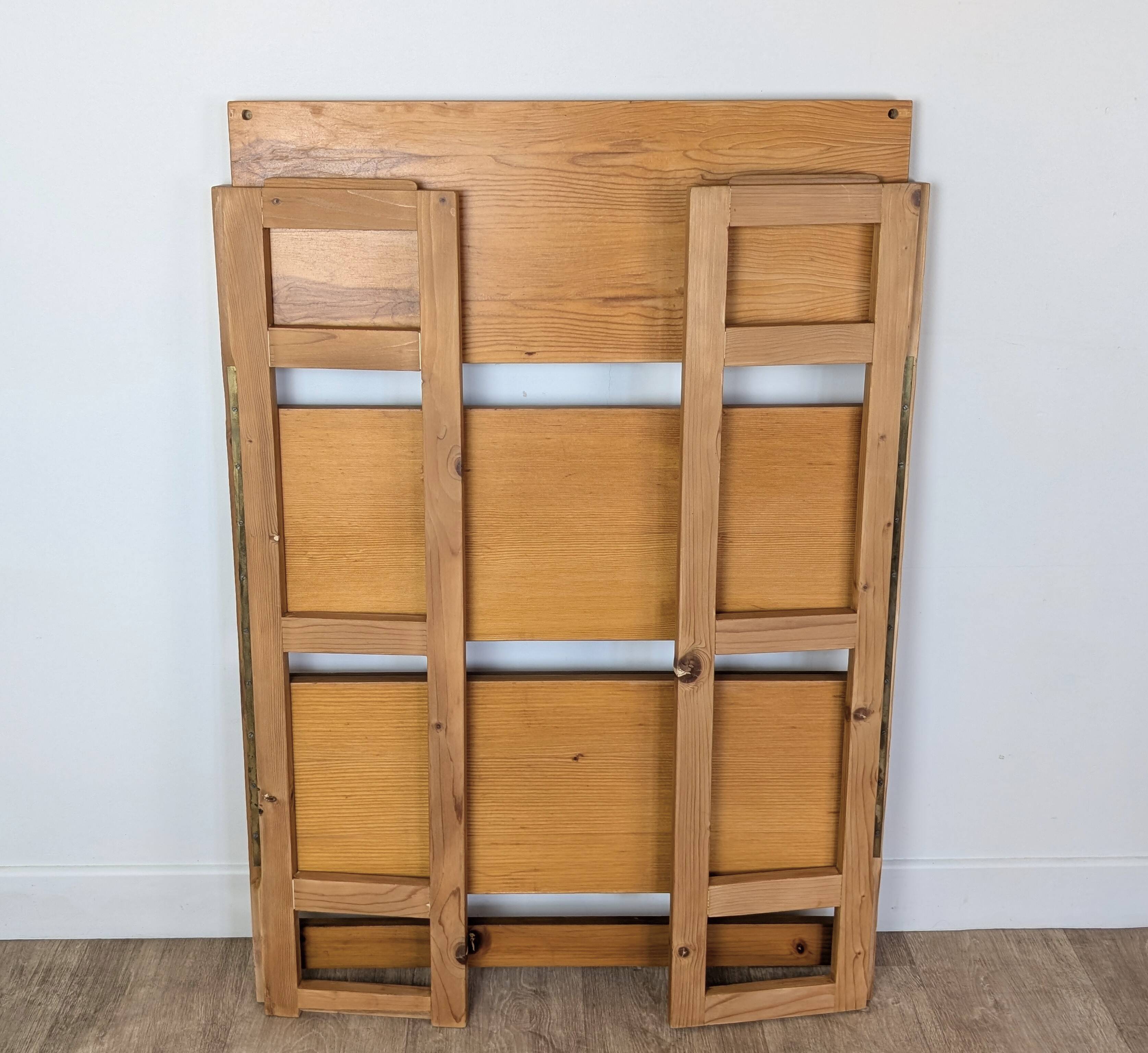 Folding bookcase shelf