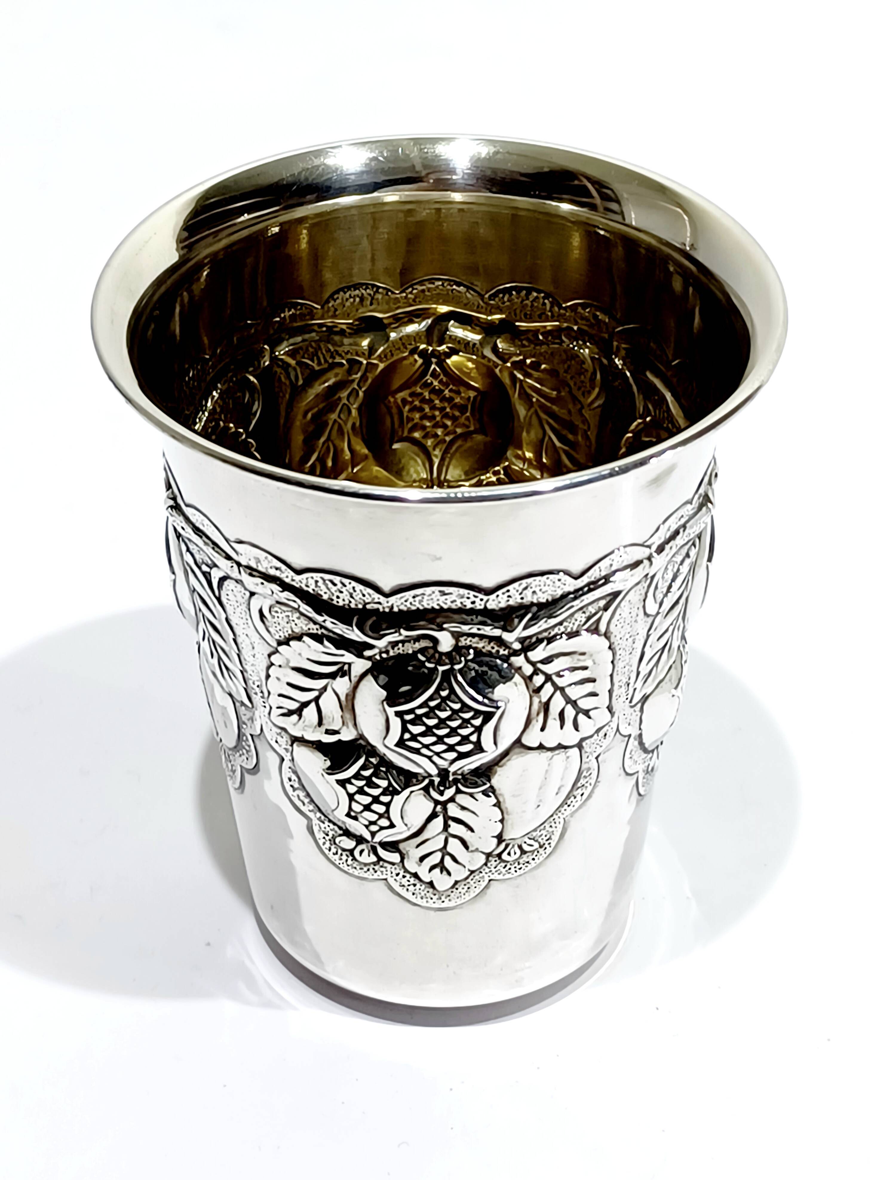 Timbale en argent massif grappes de raisin